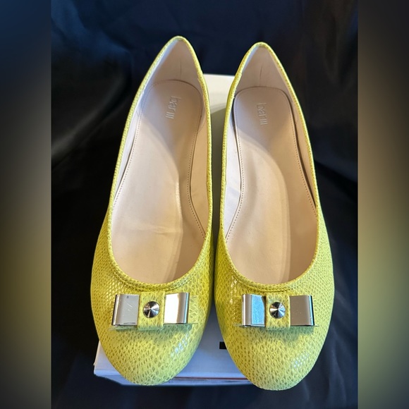 Bar III Bright Yellow Slides, NWT, size 11 M - Picture 3 of 8